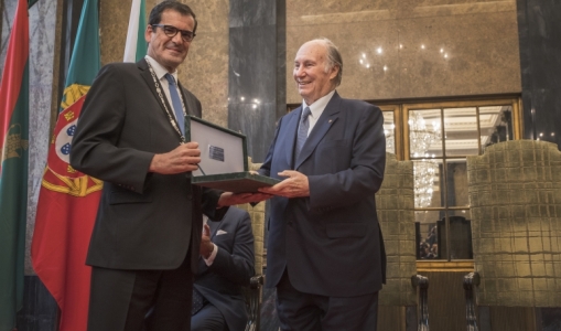 The Mayor of Porto Mr Rui Moreira presents His Highness the Aga Khan with the Keys to the City of Porto AKDN / 4See  2019-05-02